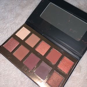Crown eyeshadow palette